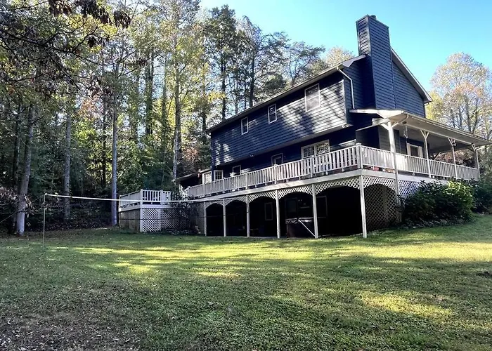 *New* Green Cedar Lodge, Nature Lovers Dream!