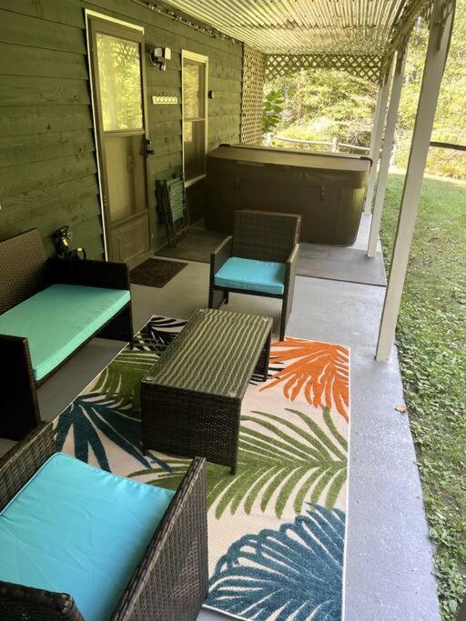 *new* Cedar Lodge, Nature Lovers Dream! Holiday home *