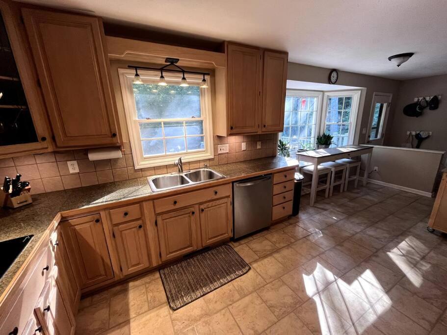 *new* Cedar Lodge, Nature Lovers Dream! Holiday home *