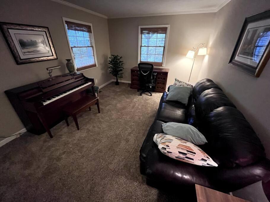 *new* Cedar Lodge, Nature Lovers Dream! * Oak Ridge